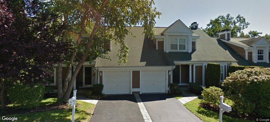 13 Winterberry Ln