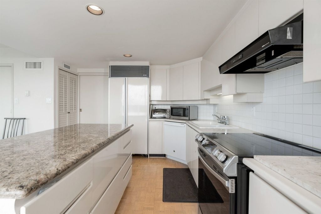 717 Jervis St, #3001