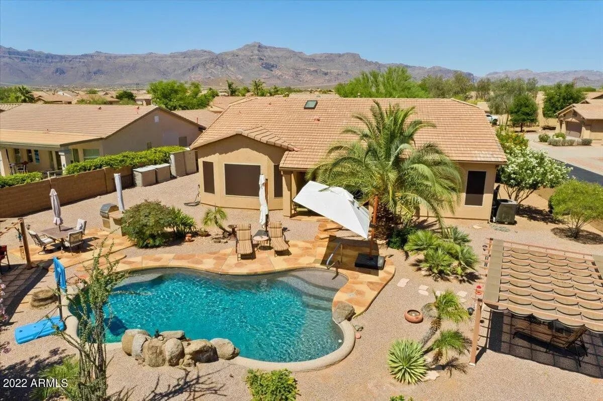 8256 S BLUFF SPRINGS Ct