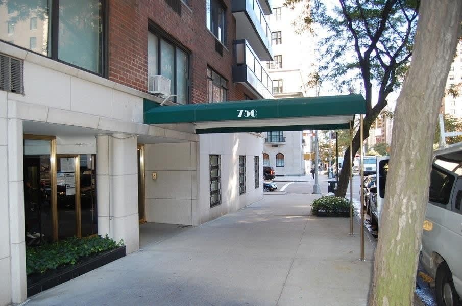 750 Park Ave, #4E