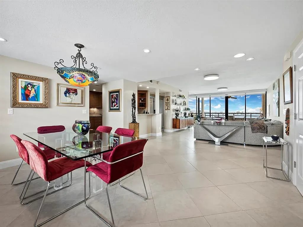 1255 N Gulfstream Ave APT 905
