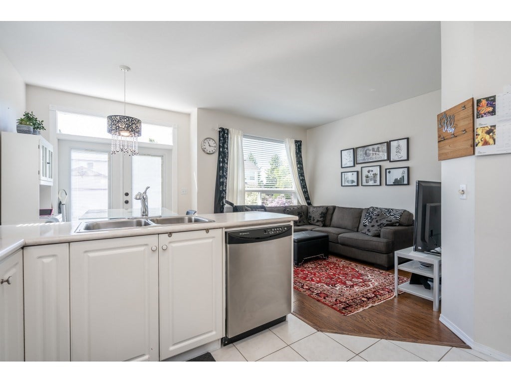 18498 64a Ave