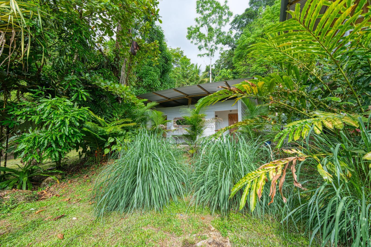 Exceptional Retreat Center on 62 Acre in Tinamastes