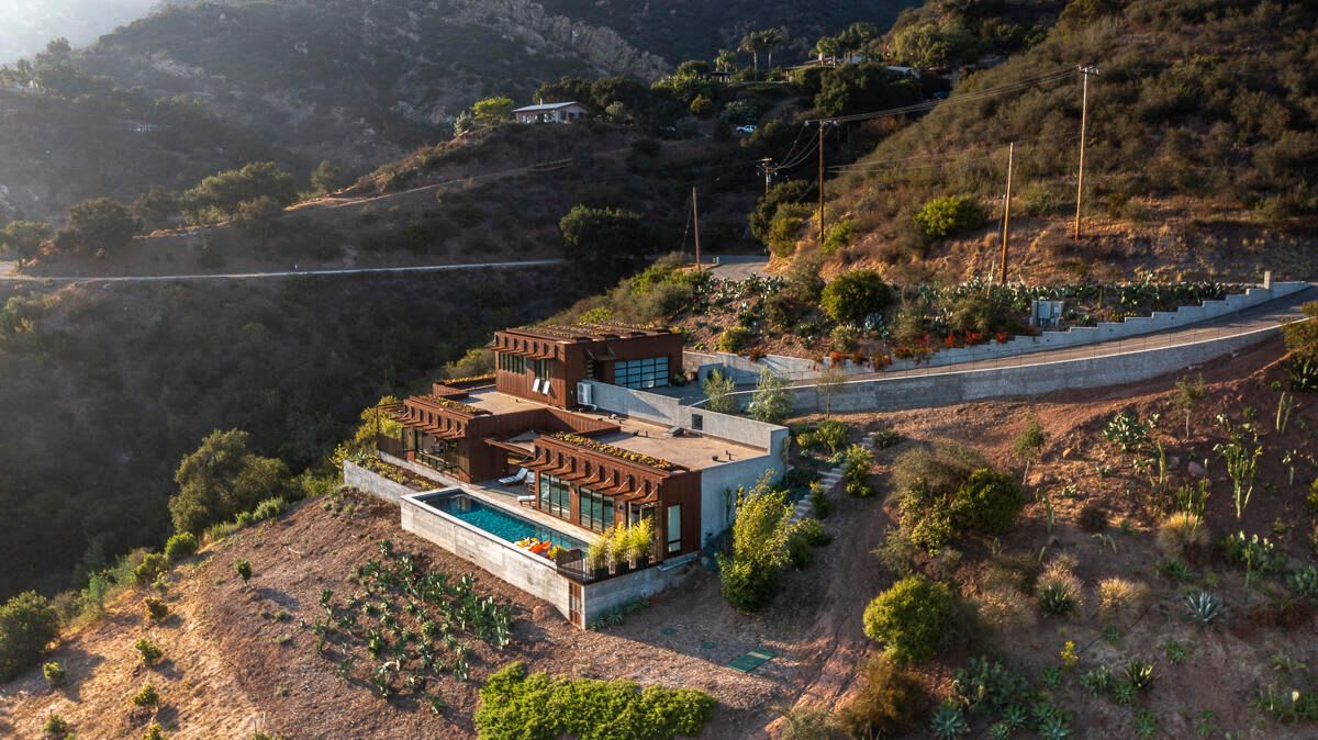 231 West Mountain Dr