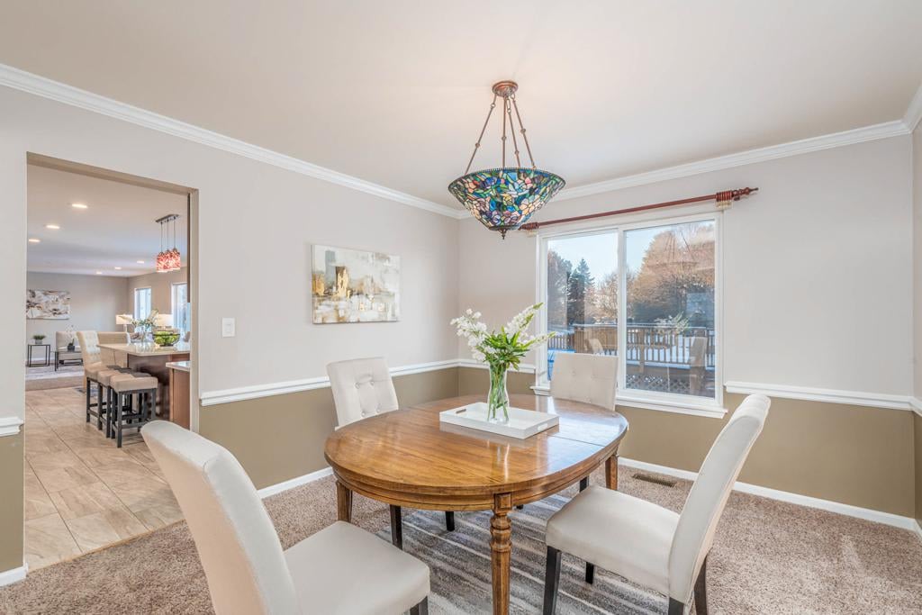 611 Woodbridge Dr 