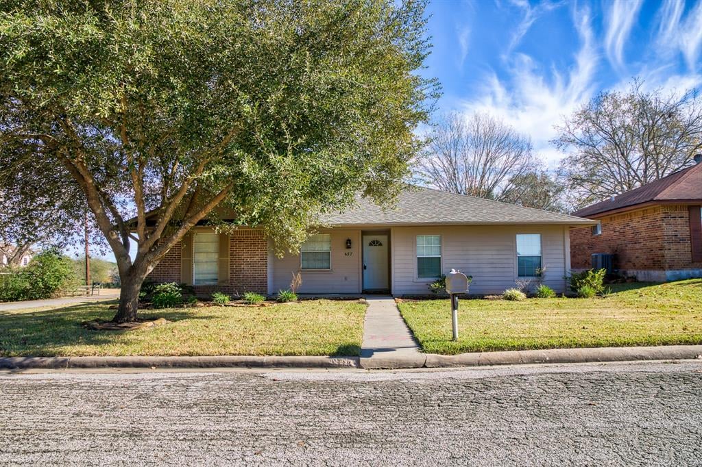 437 N Meinecke St Bellville, Tx 77418