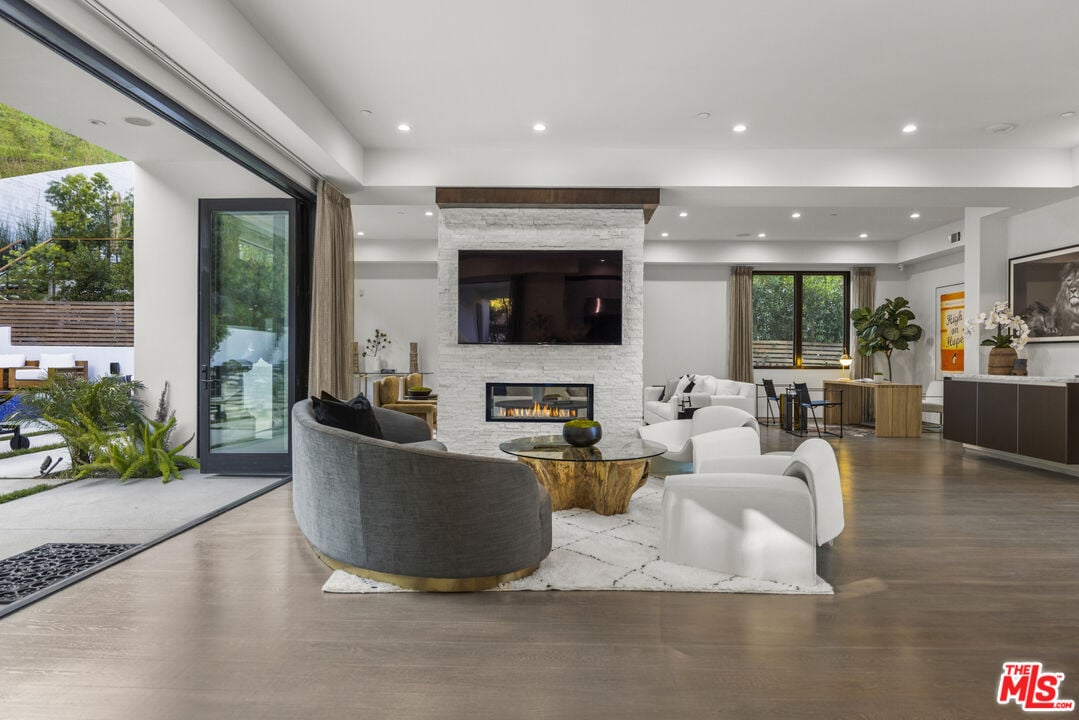  9586 Shirley Ln