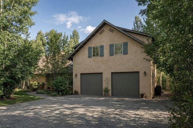 261 Teal Dr