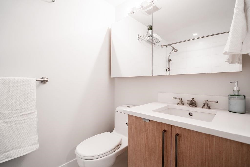 250 E 6th Ave, #469