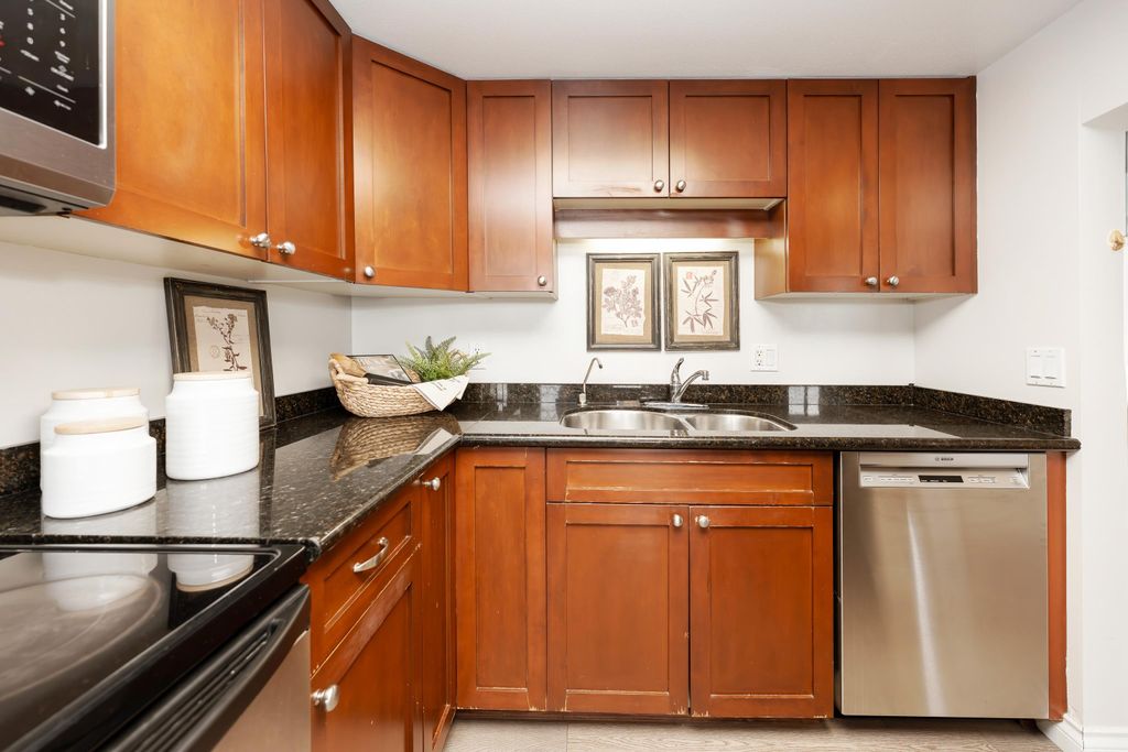 1045 Quayside Dr, #1001