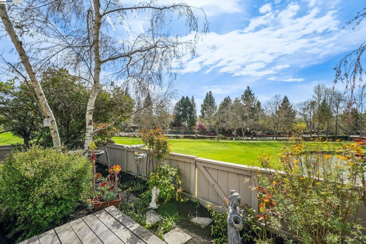 2119 Presidio Ct