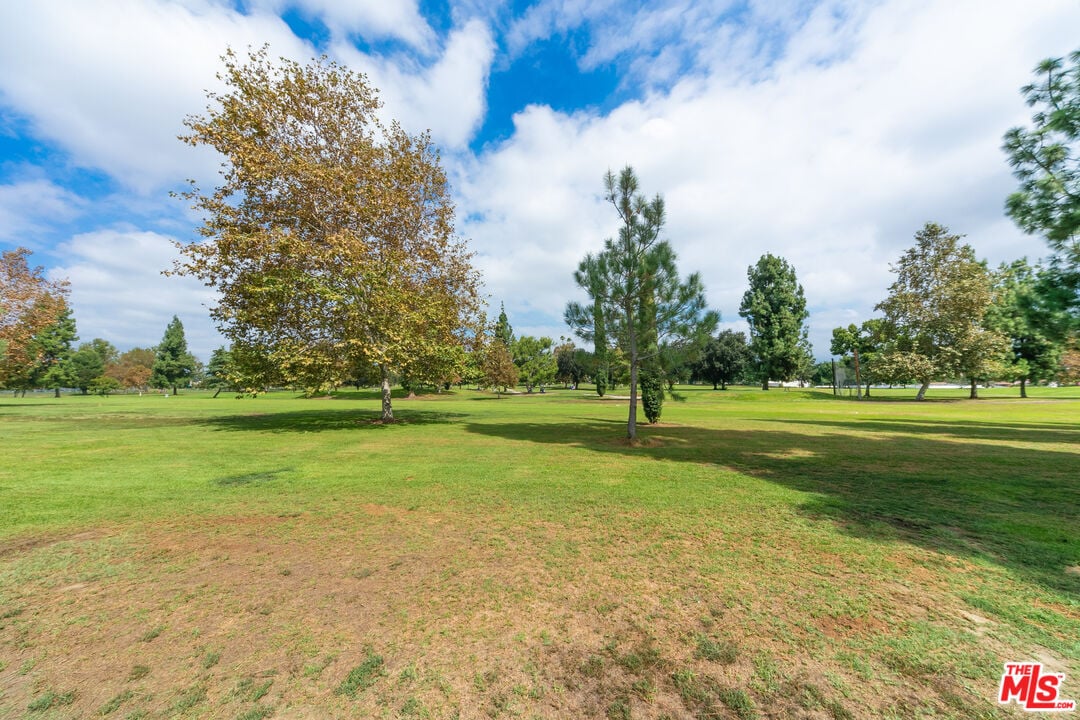 1105 Azalea Dr