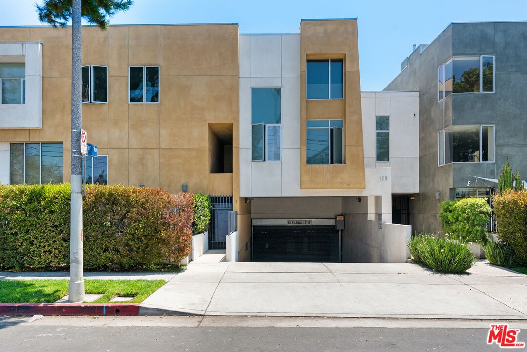 1120 N El Centro Ave, #8