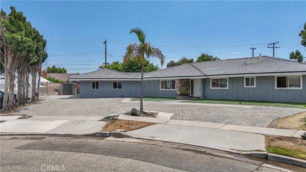 2550 W Rowland Ave