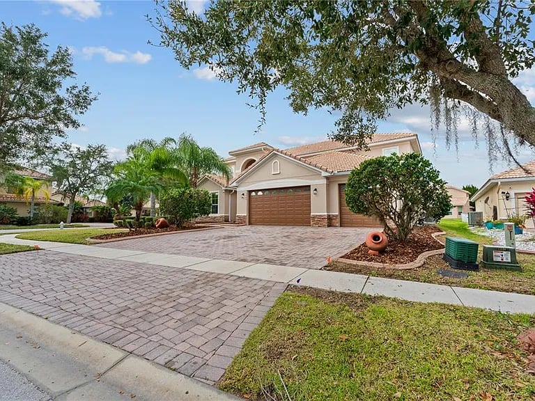 3842 Golden Feather Way