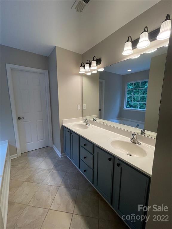 8720 Viceregal Ct