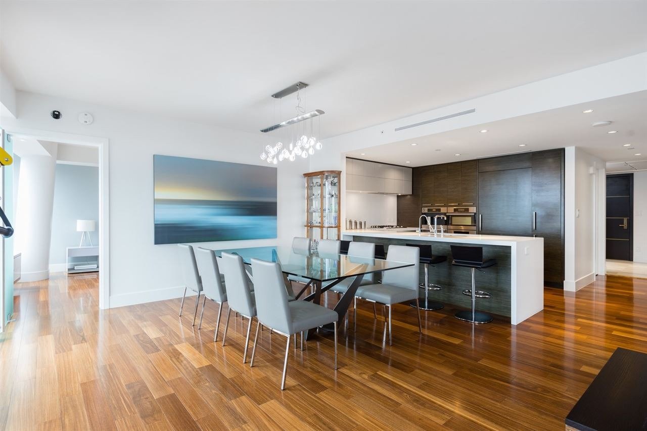 667 Howe St, #3904