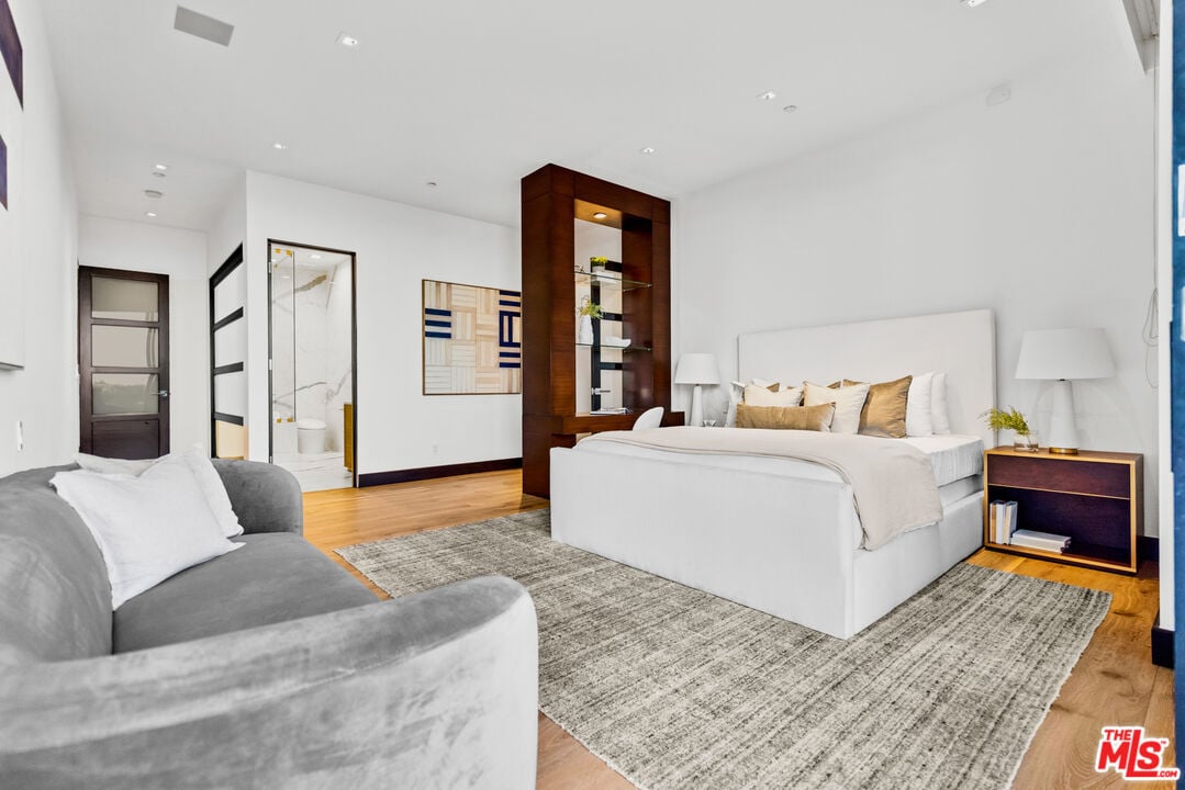 9374 Beverly Crest Dr