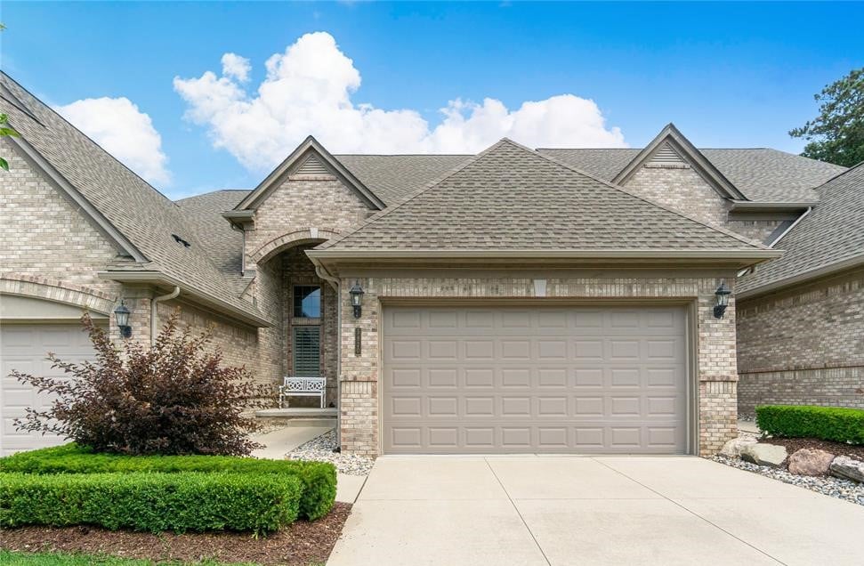 5820 Knob Hill Circle