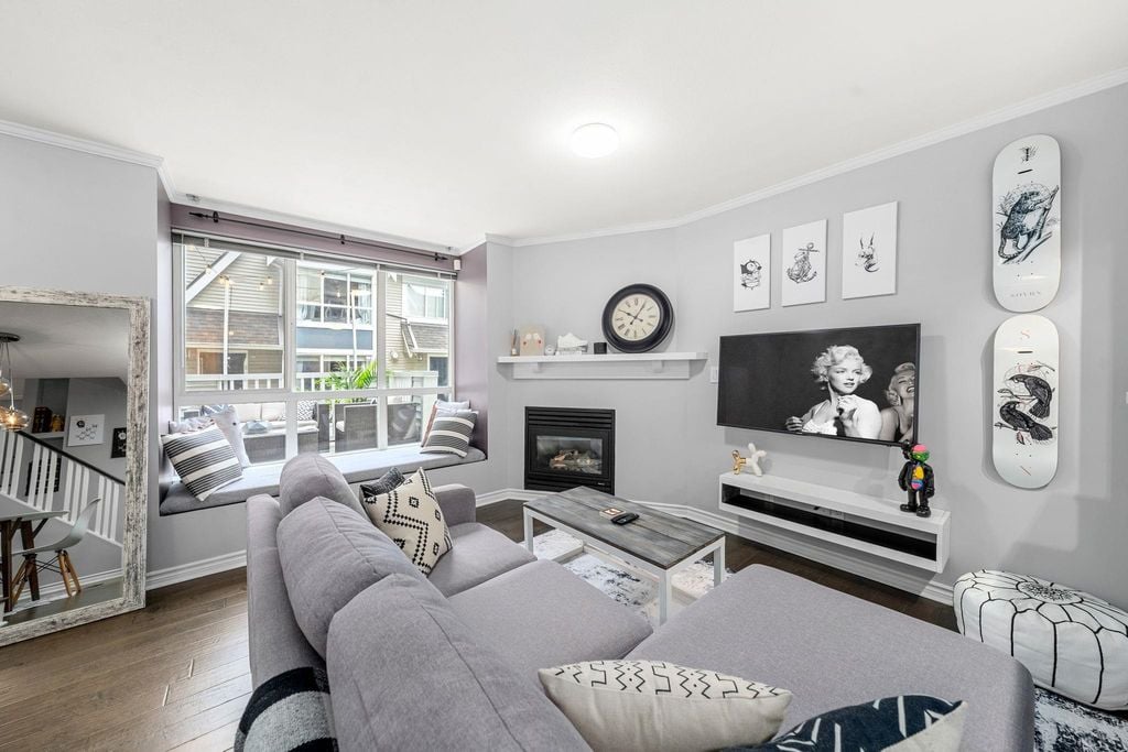 995 Lynn Valley Rd, #3