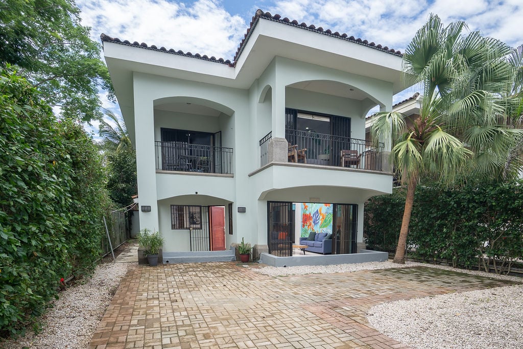 Casa Reye | Stunning 3-Bedroom Beach Home with Rooftop Ocean Views and Private Pool in Surfside, Playa Potrero