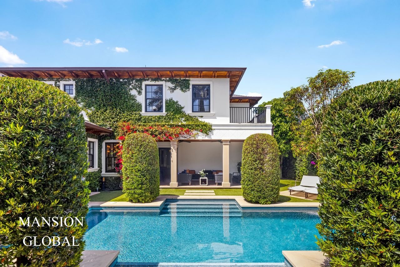 A Relic From the New York Public Library Makes This Palm Beach Dining Room Worth Checking Out