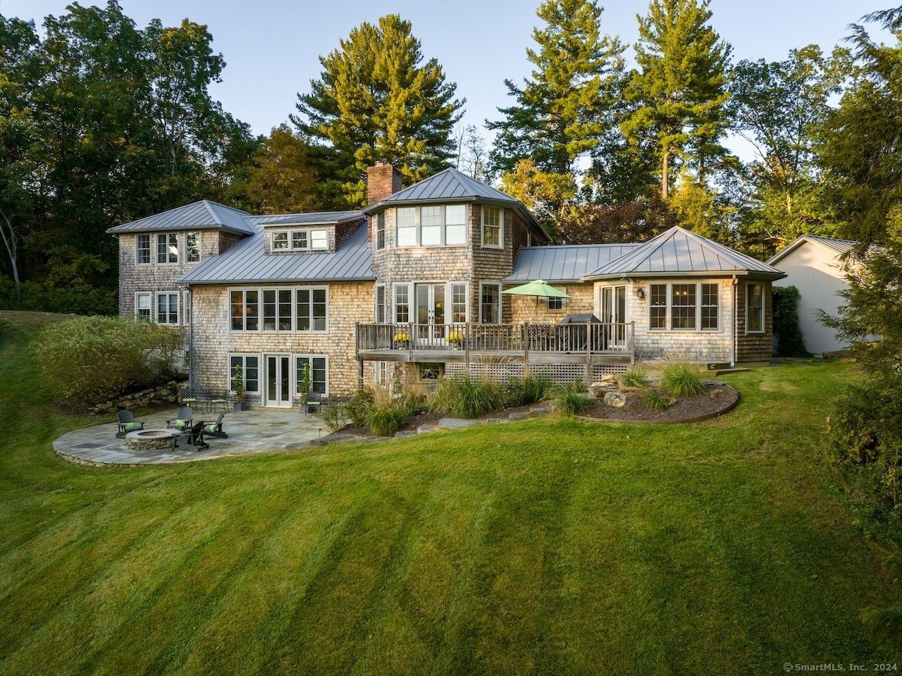 24 Hemlock Ln