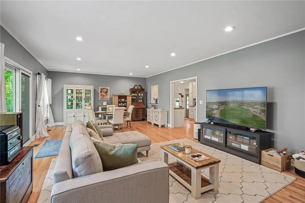 156 Lakeview Ave