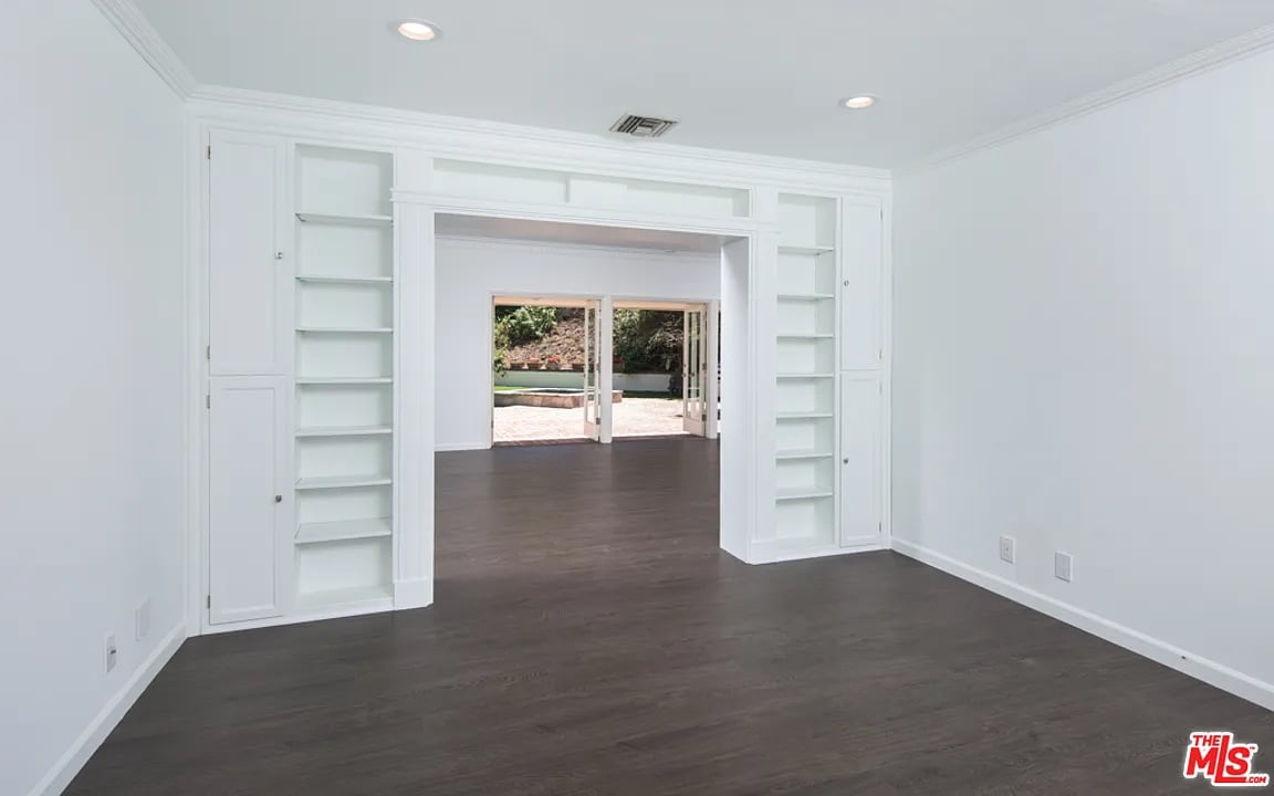1142 San Ysidro Dr