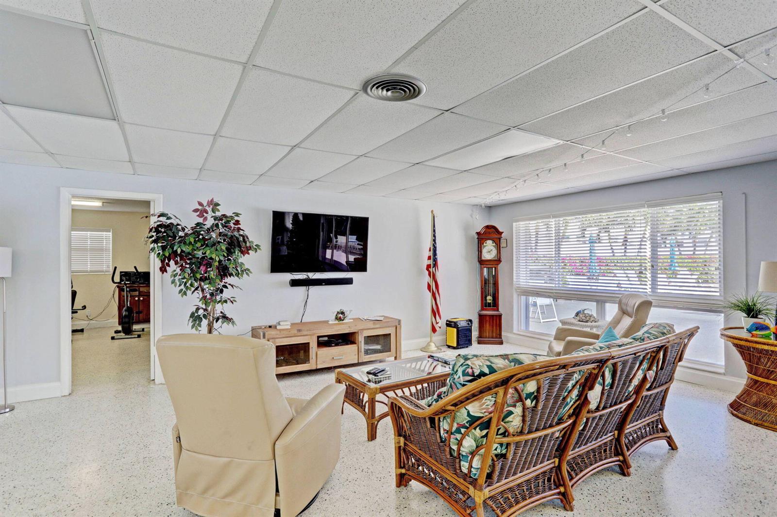 100 Shore 307 Ct