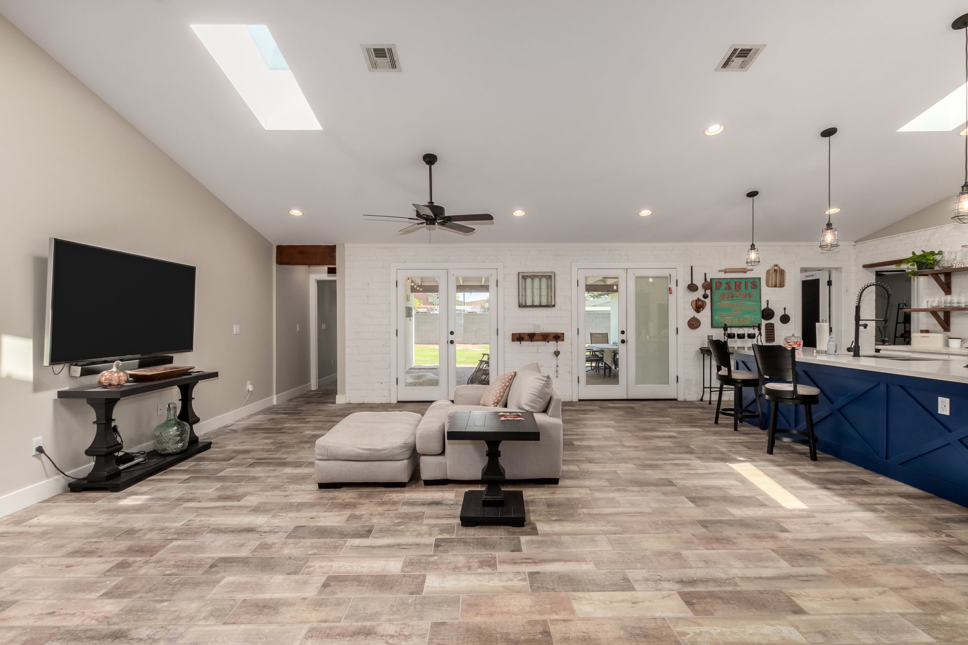 3439 N 45TH Place