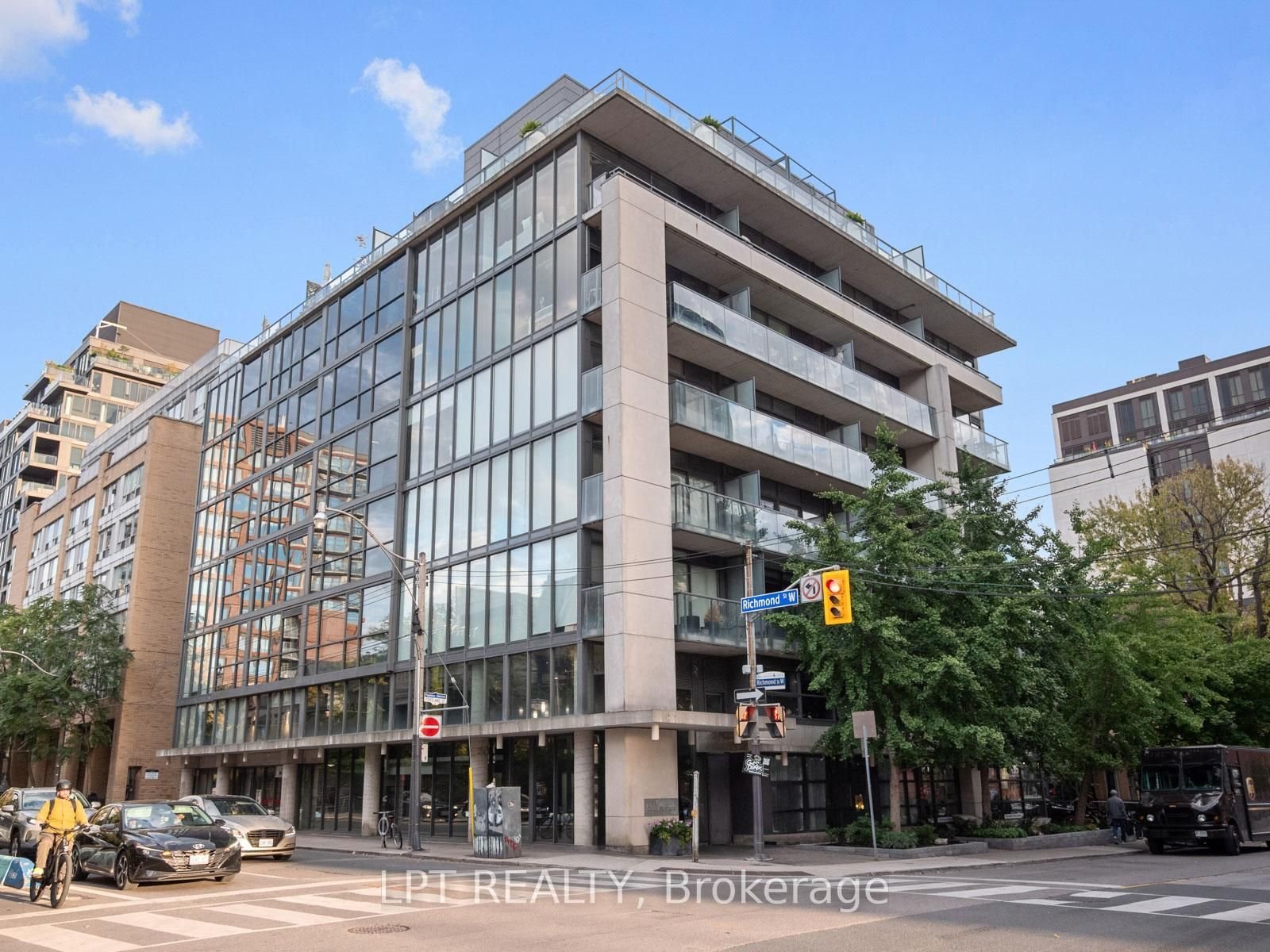 PENTHOUSE LUXURY IN KING WEST