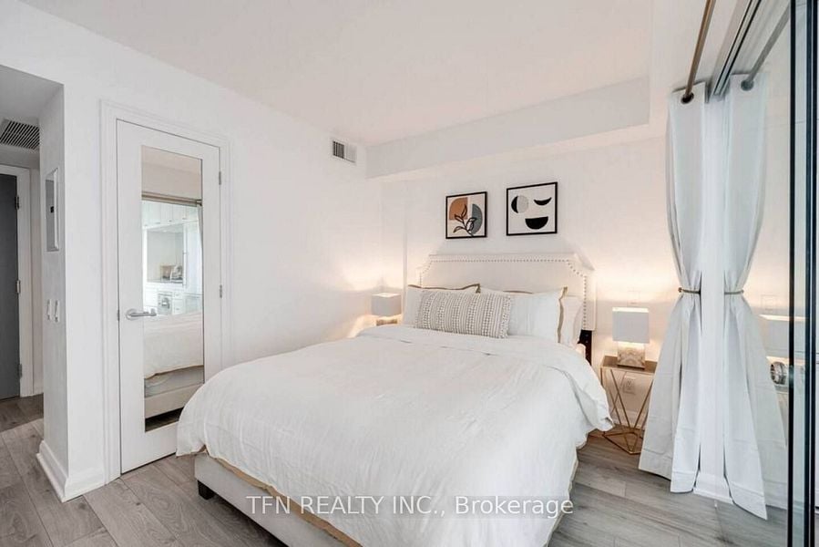 155 Yorkville Ave Unit: 2910