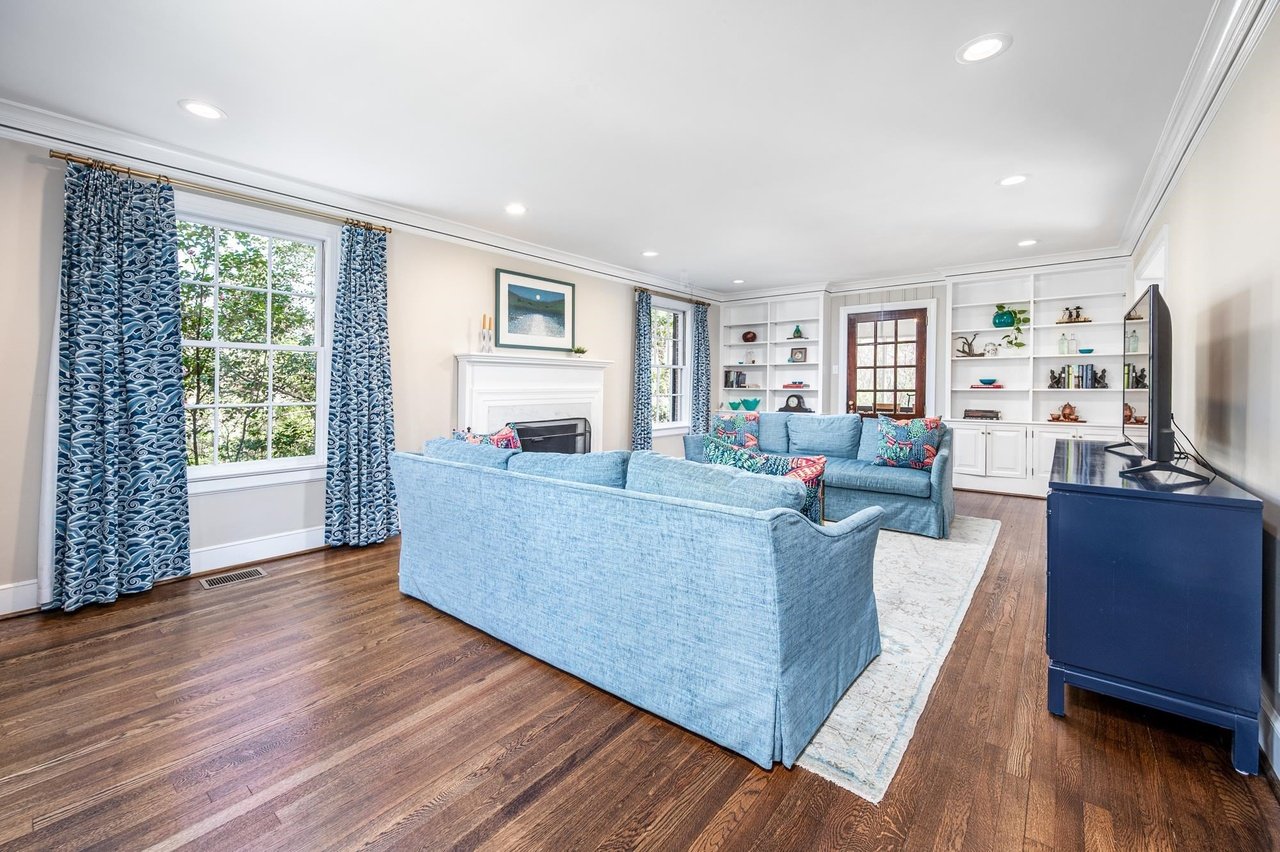 1021 Laurel Hill Rd