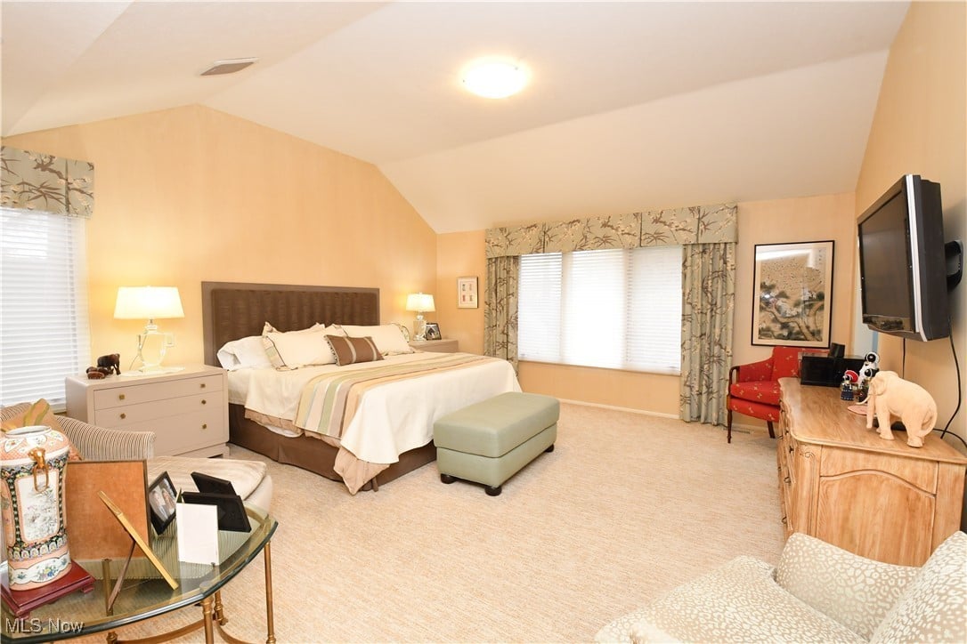 9 Longmeadow Ln