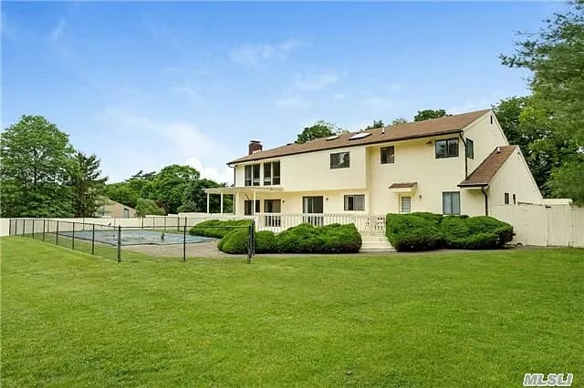 310 Willis Ave