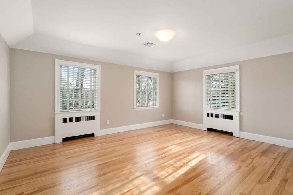 8 Lincoln Cir