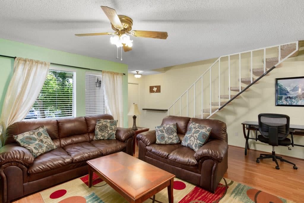 6910 Hart Ln, #706