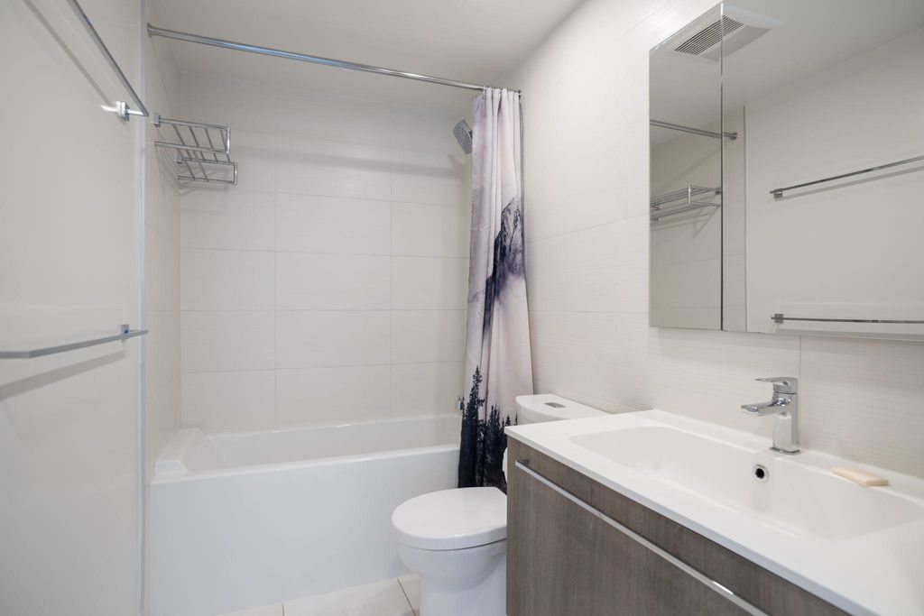 285 E 10th Ave, #704
