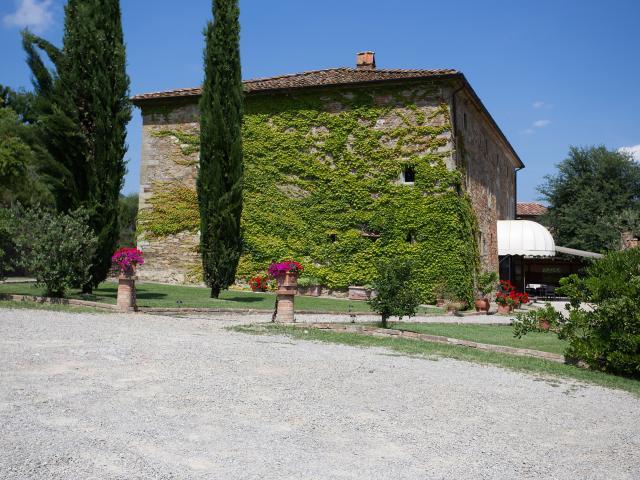 Enchanting Countryside Estate in Arezzo