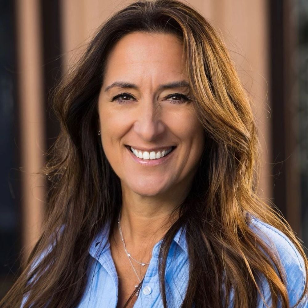 Julia Johnson Bay Shore, NY Real Estate Agent Headshot