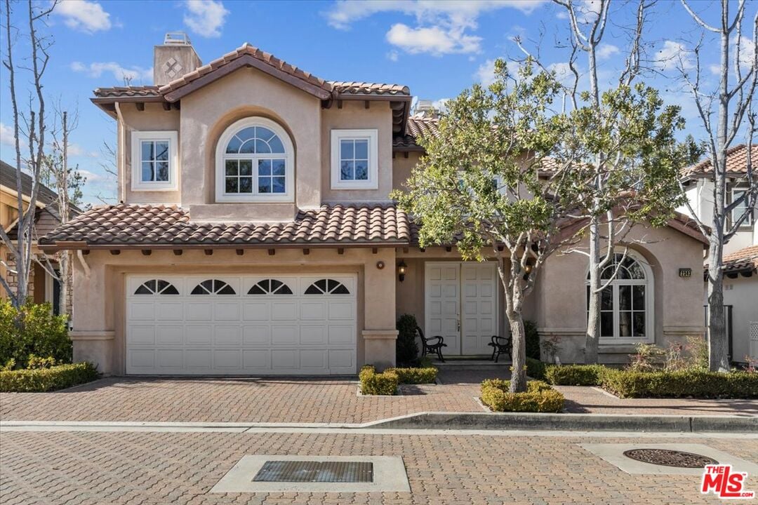 Buckingham Ln, 90077