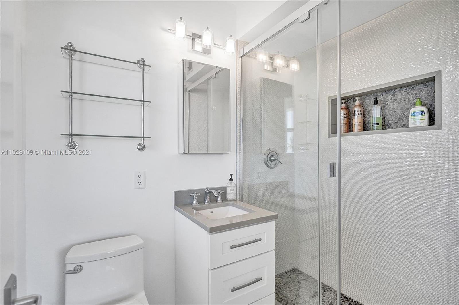 1221 Hillsboro Mile APT 17C