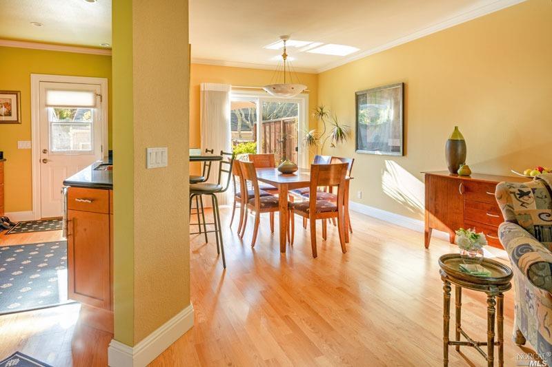22 Creekside Ct