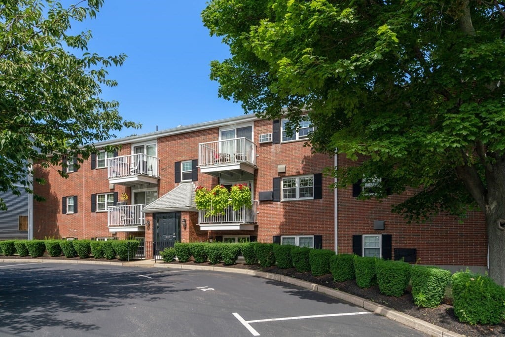 300 River St #3