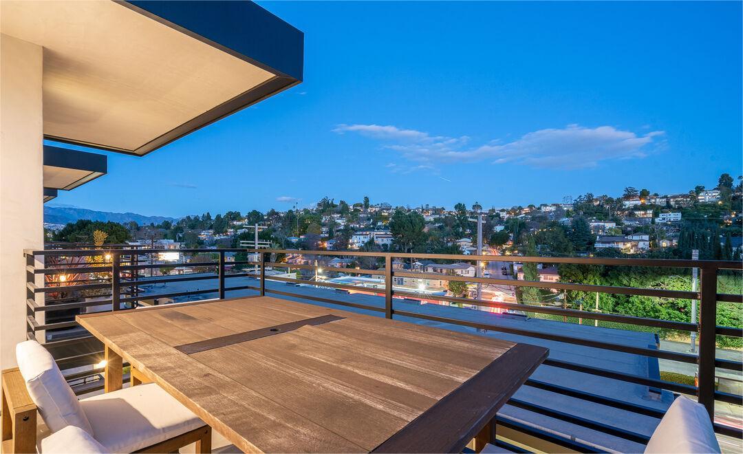 Modern Condo Living in Prime Silver Lake Location