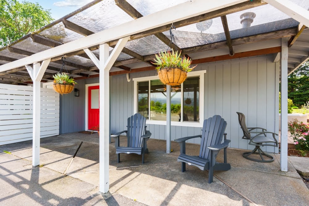 725 Lytton Station