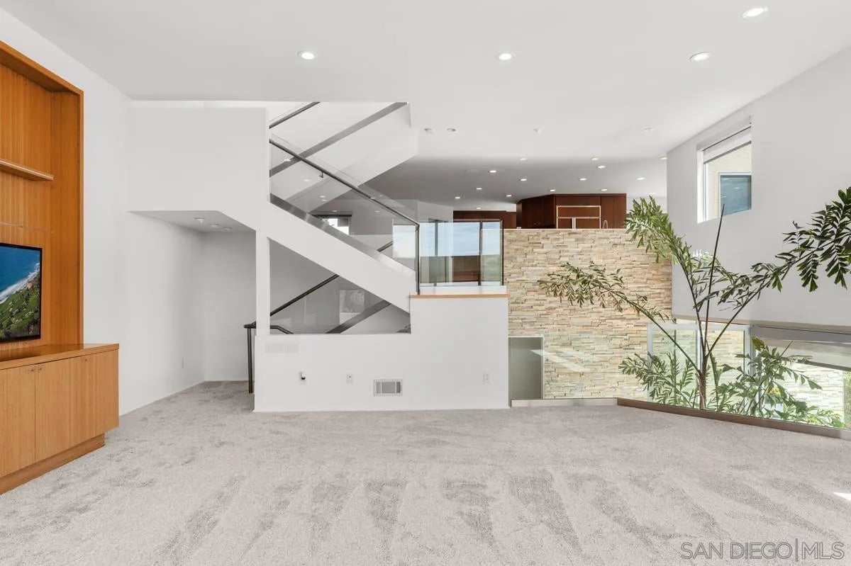 2885 Fallbrook Ln
