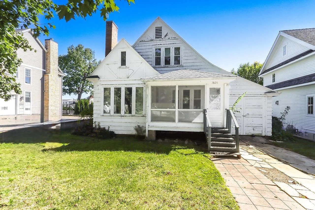 1626 Evergreen Ln