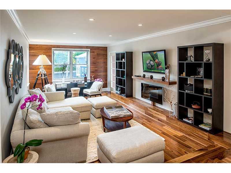 25 W Elm St